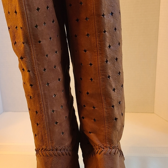 Guess Woman's High Heel Suede Boots, Size: 8.5 - Picture 9 of 16